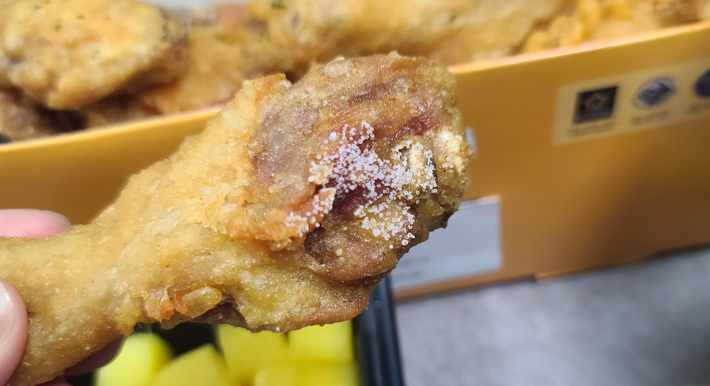 치킨플러스 치킨맛집 메가치킨 15호 깔끔한포장 후라이드치킨 쿠팡이츠할인 CU 생라임 보드카 하이볼 닭다리 소금