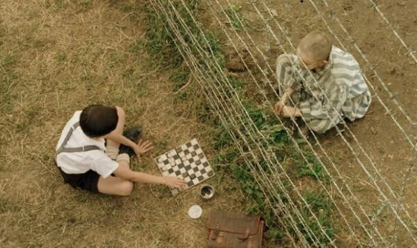 <줄무늬 파자마를 입은 소년> 영화 한 장면