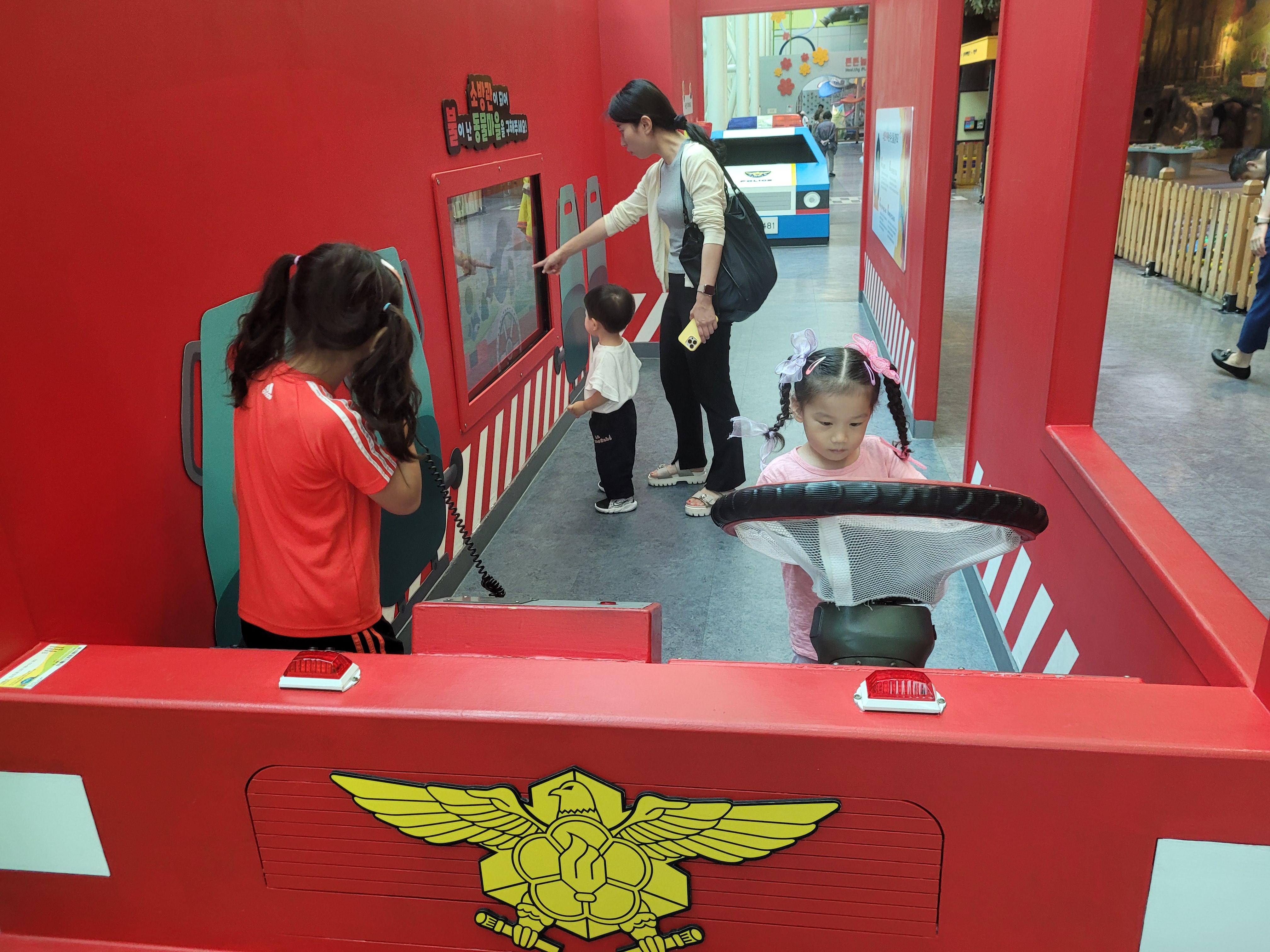 1층 체험-소방차