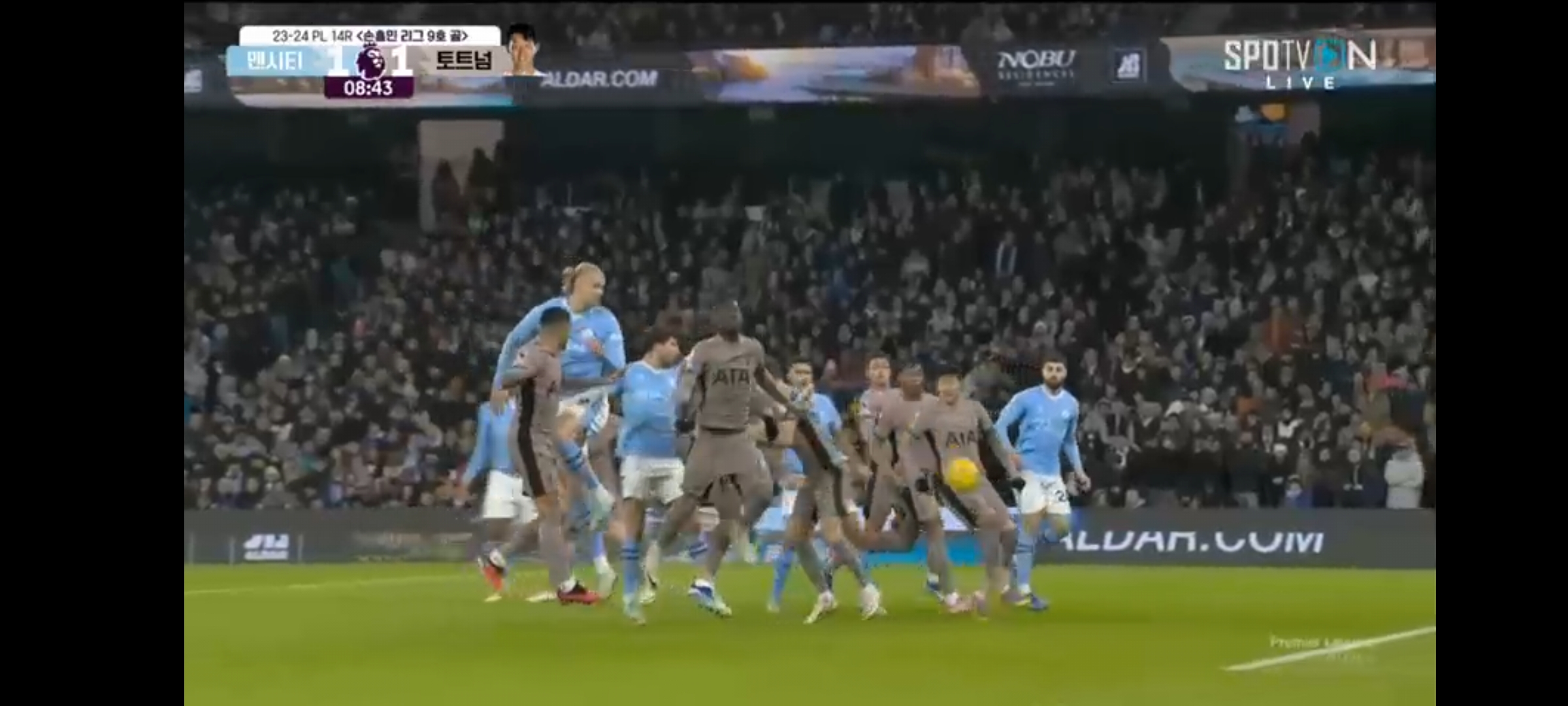 손흥민 자책골 장면 (출처 : SPOTVON 라이브 방송)
