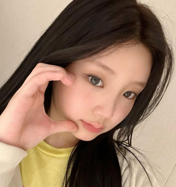 아일릿 원희 셀카