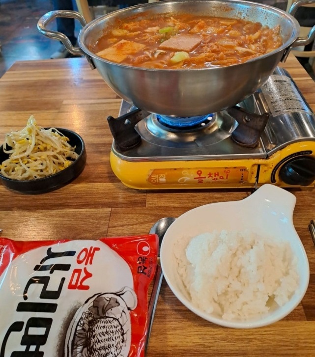 3천원김치찌개-이문수-신부