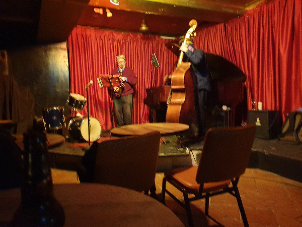 시드니 재즈 바와 라틴 바(살사 바): BarMe, Establishment Bar, Pontoon Bar_BarMe_고령의 연주자들