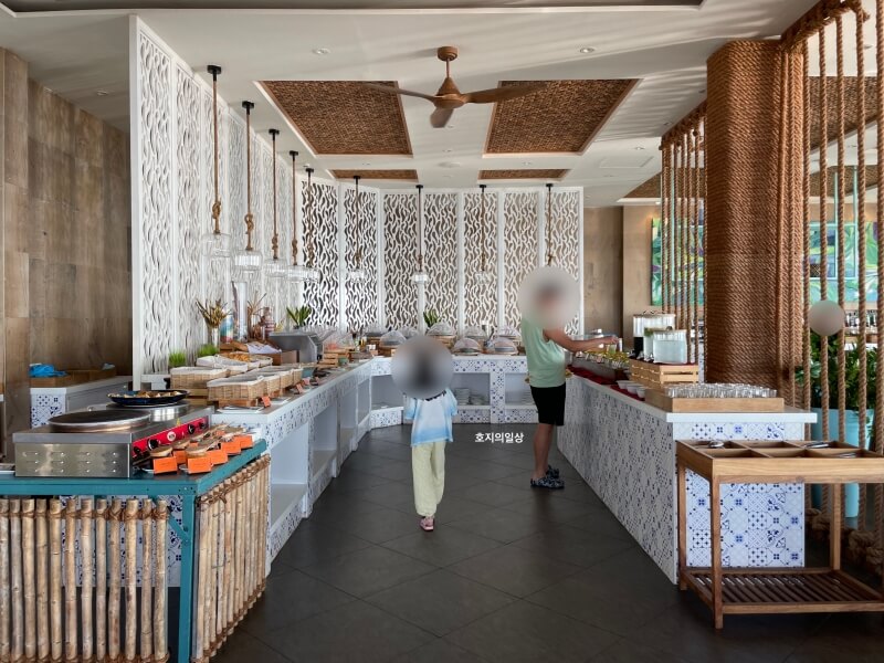 나트랑 미아 리조트 - 더 키친 조식당 뷔페 실내 코너