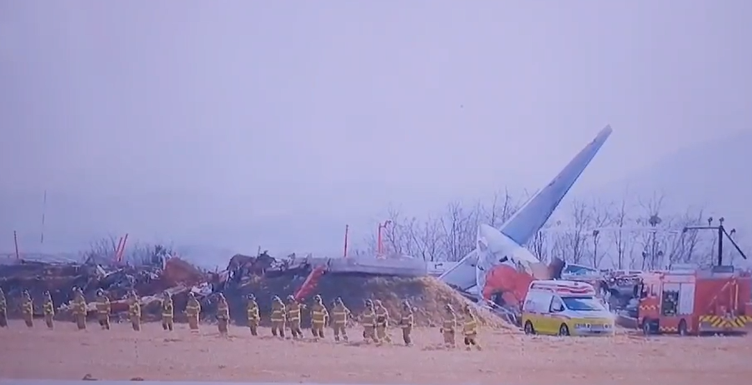 무앙항공기 B 737