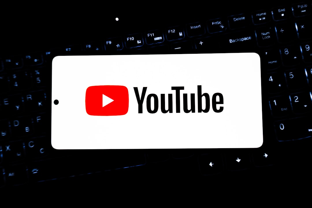 'YouTube'
