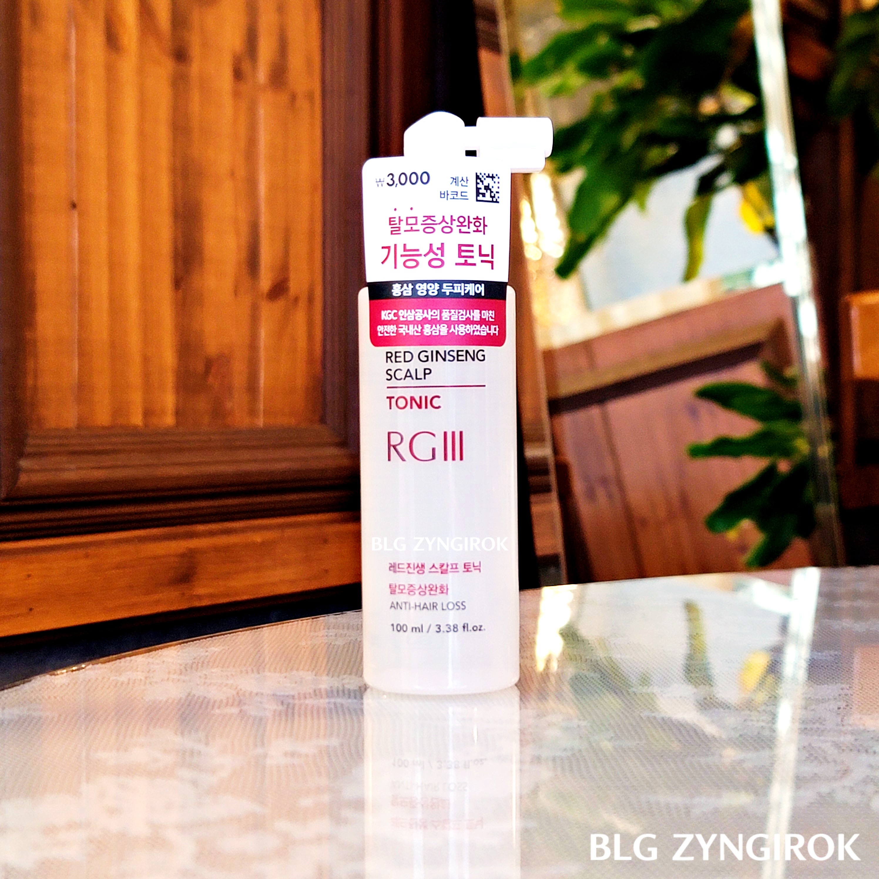 다이소 두피 엠플 - RGIII 상품이 테이블 위에 놓여있다.