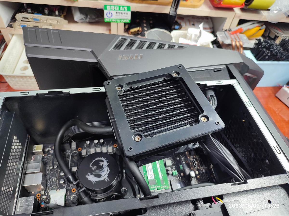 수랭 쿨러 재조립 중 위치 조정