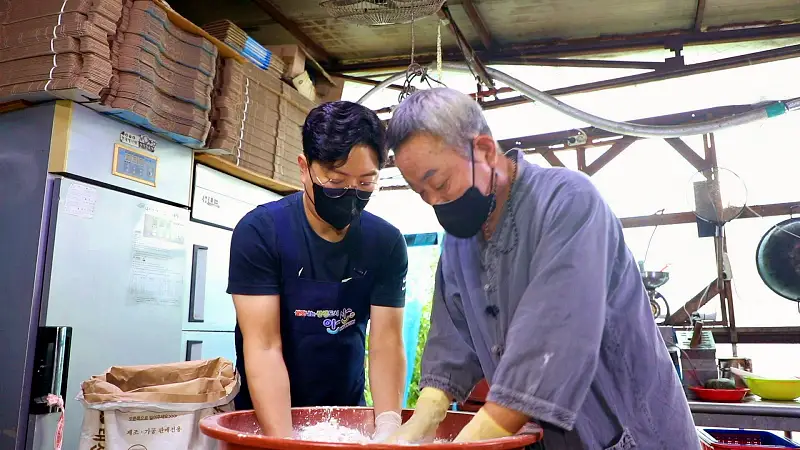 이만기 동네한바퀴 시즌2 대부도 맛과 색을 한 그릇에, 포도 삼색 칼국수, 바지락칼국수, 해물파전 추천 안산 맛집 소개