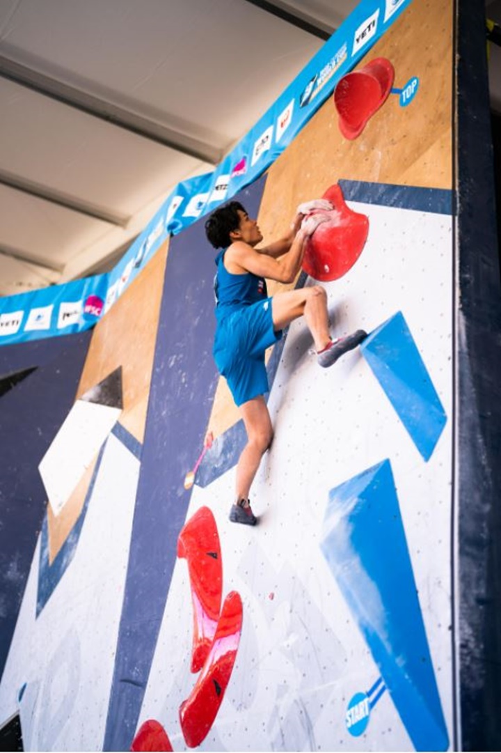 토모아 나라사키 선수 경기 모습