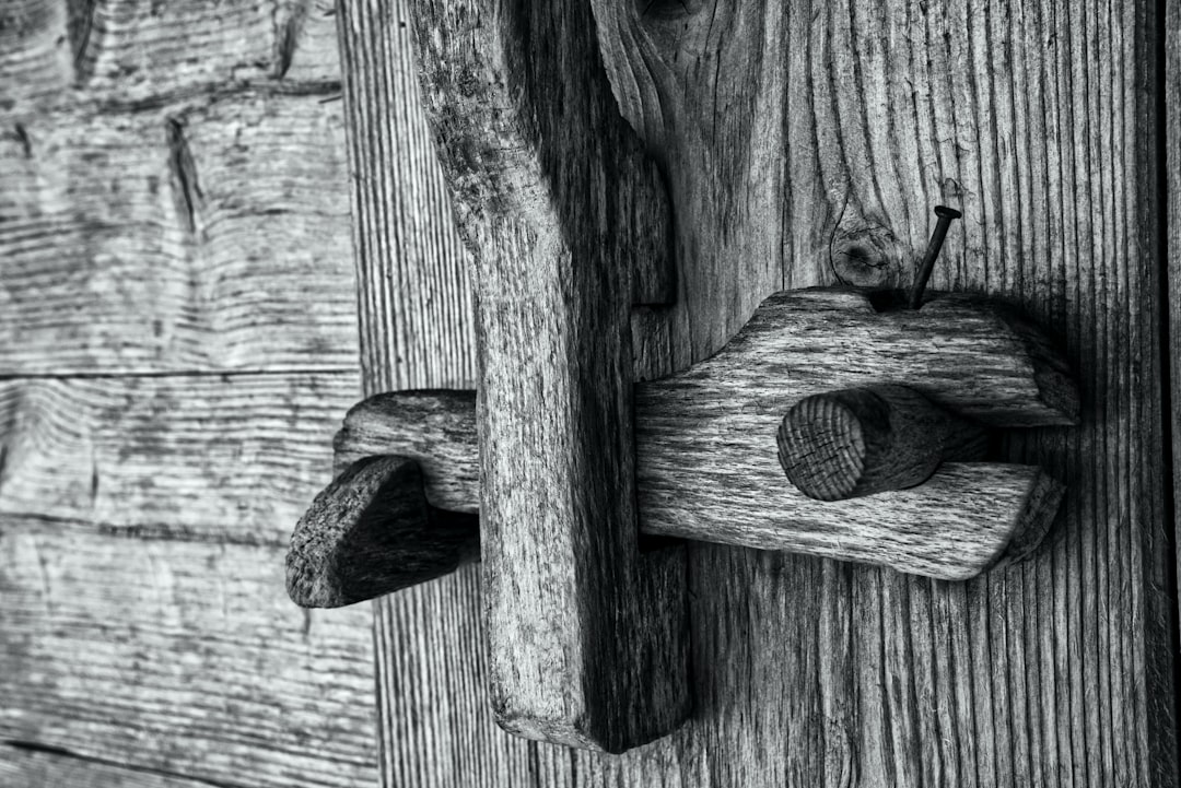 Latch (걸쇠)