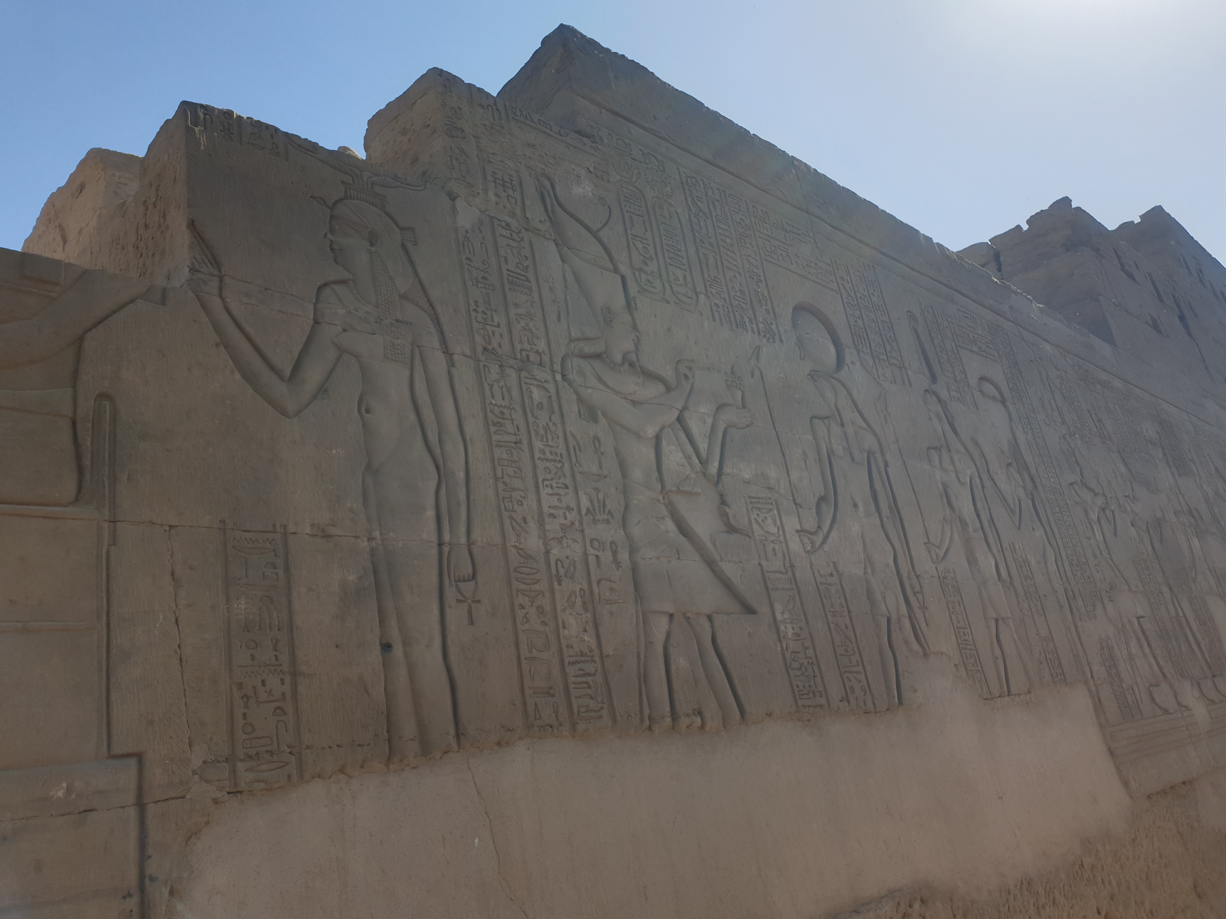 에드푸 신전 내 조각들