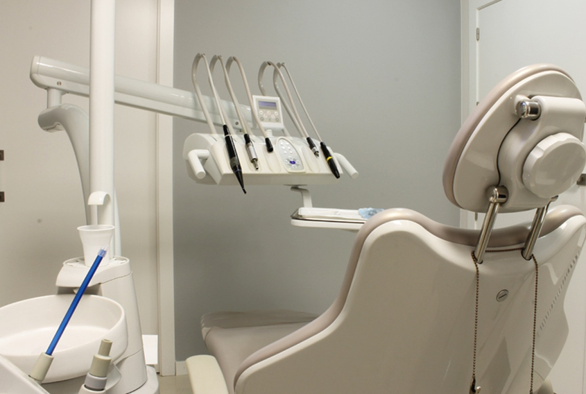 임플란트 로봇 이미지