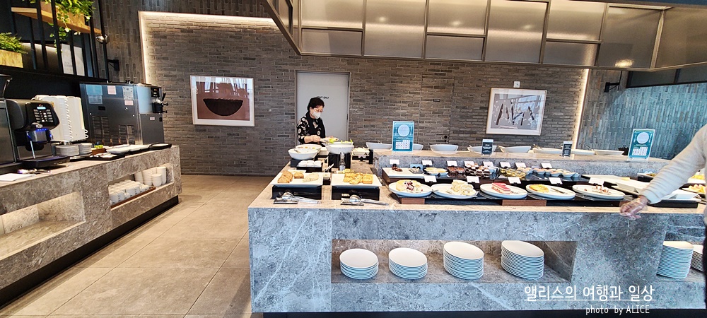 포포인츠 바이 쉐라톤 서울 명동 에볼루션 뷔페 런치 후기