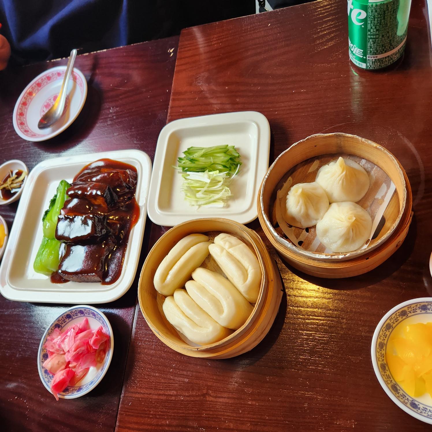 동파육과 샤오룽바오