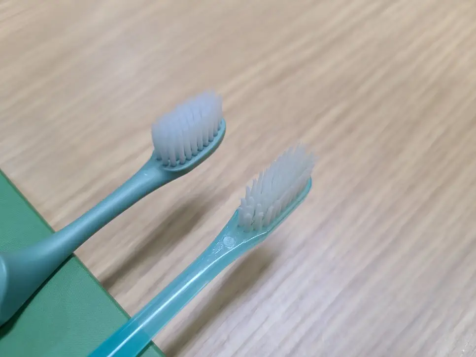 로얄과 오리지널 칫솔 비교 사진