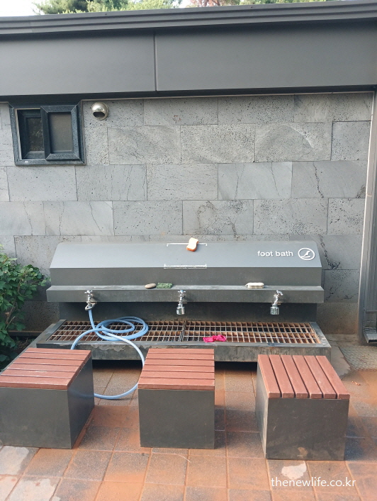 풍납토성 황토길 코스 내 발 세척 시설