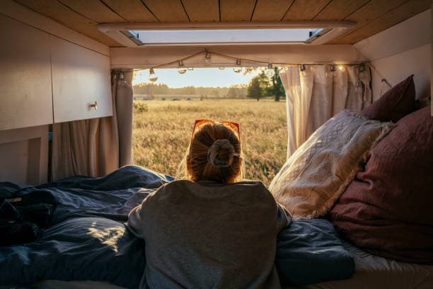 차박 vs 캠핑 - 차박과 캠핑, 사용자 유형별, 장단점, 예산 비교