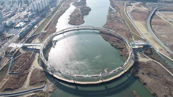 국내 최장 금강보행교 개통