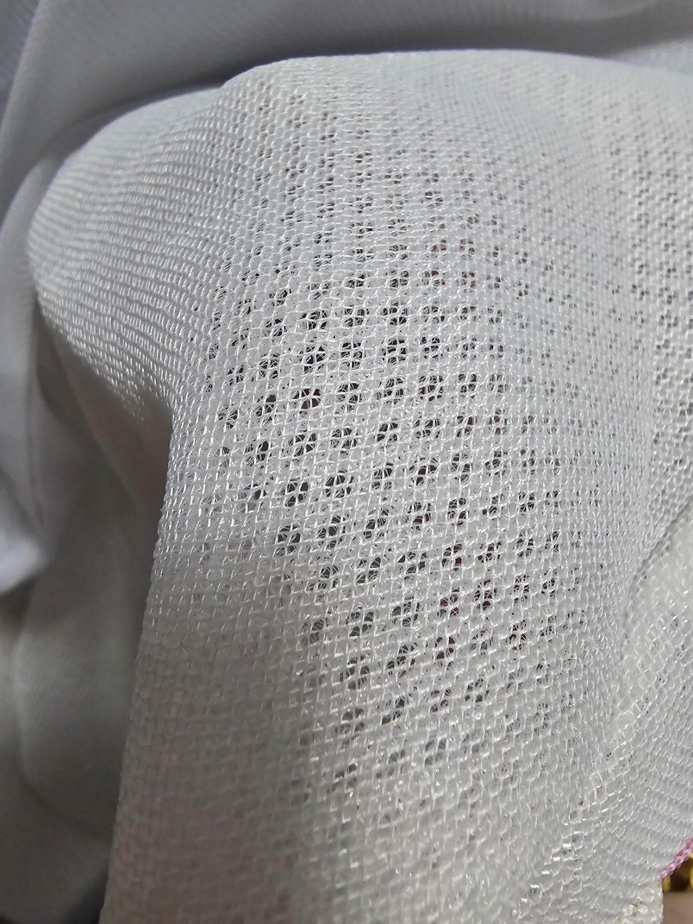 도톰하고 이중 그물로 이루어진 세탁망