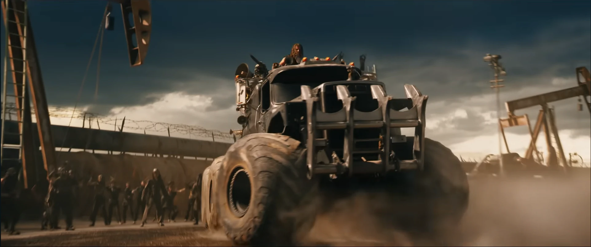 퓨리오사 영화에서 디멘투스가 타고 있는 덤프차