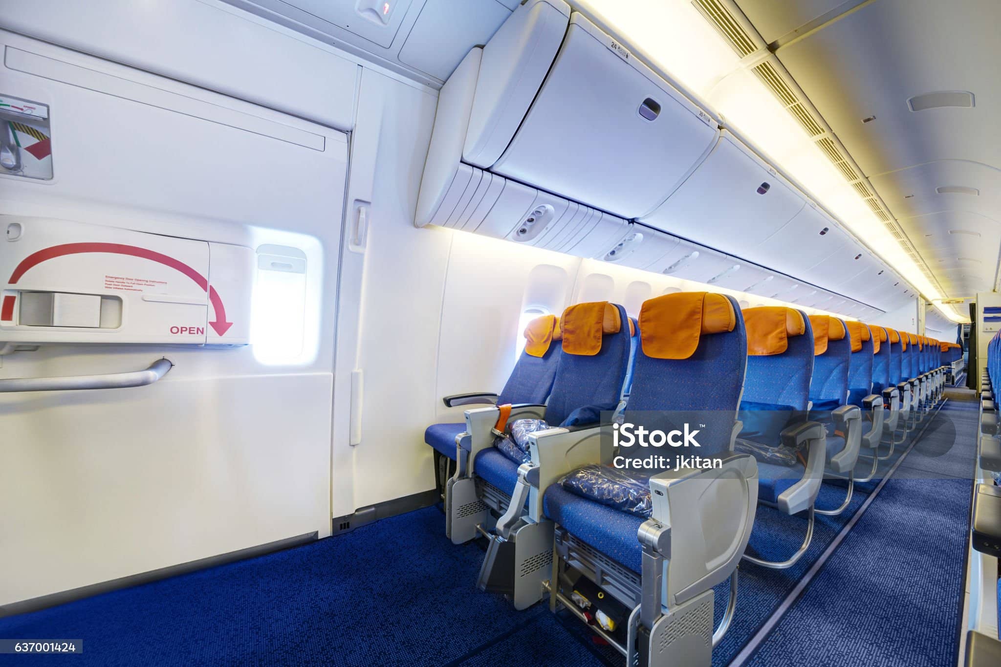 항공기 비상구 임의 개방 시 항공법 위반과 손해배상