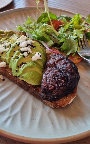 더 아웃포스트 호텔