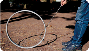 휴애리 전통놀이 중 굴렁쇠 놀이 이미지 출처: 휴애리 홈페이지