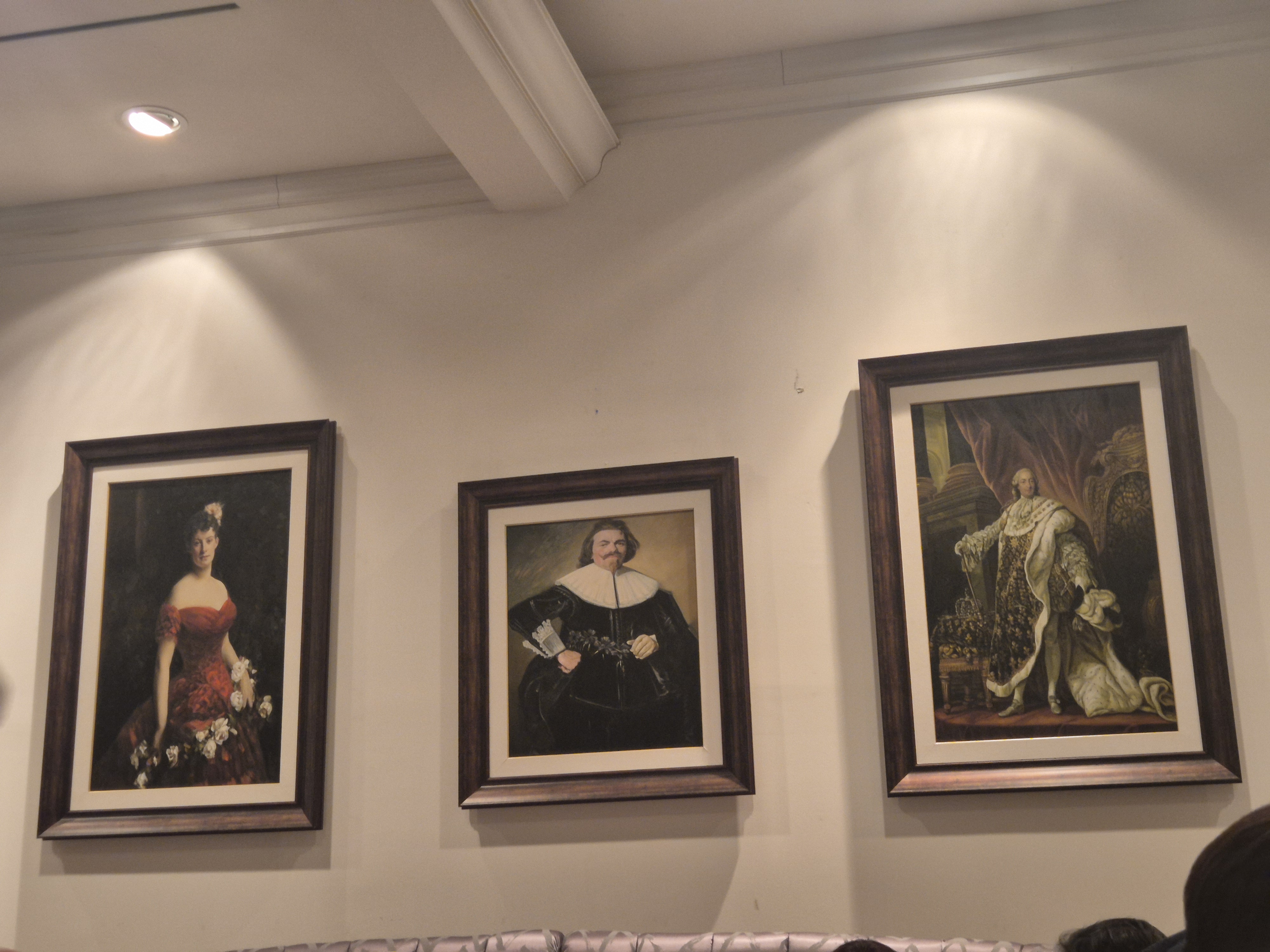 로리스 더 프라임 립 강남점의 실내 미술품