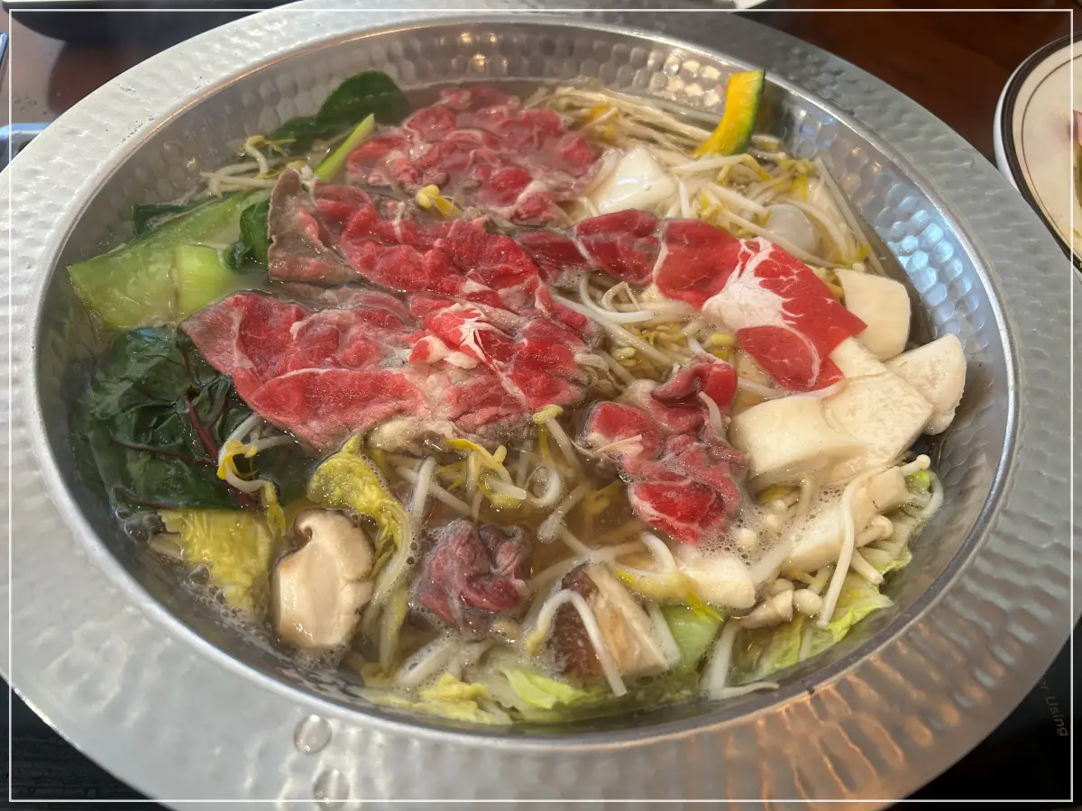 봄샤브-장안점-국물안에-야채넣고-끓인후-고기추가한-사진