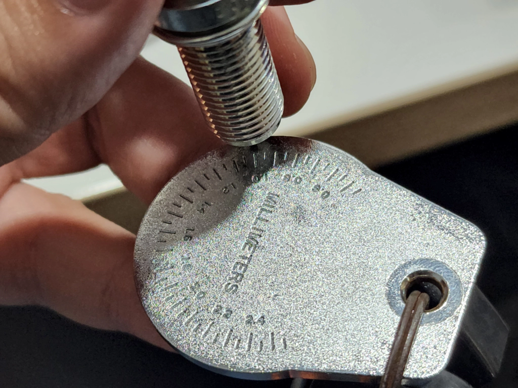 플러그 기본 간극은 1.0mm