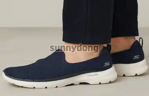 60대 부모님이 신기 좋은 스케쳐스 운동화 이미지
