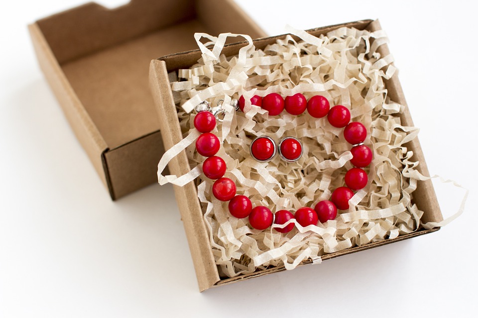 레드 코랄로 만든 악세서리