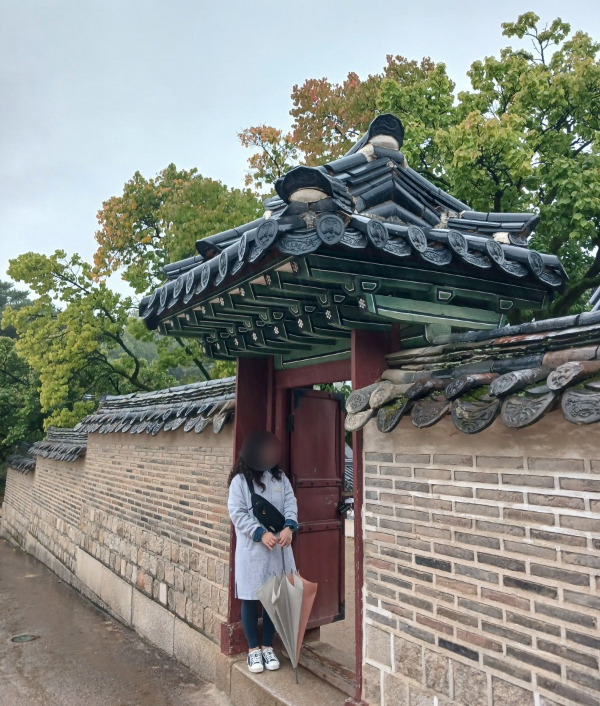 후원 열리기 기다리다