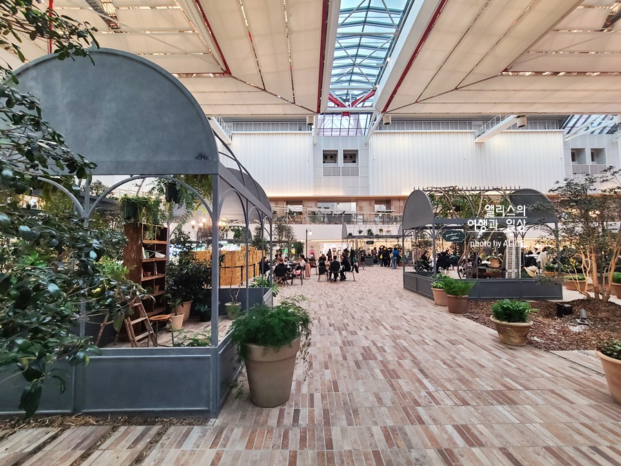 더 현대 서울 볼거리 놀거리 추천 팝업스토어(루부탱, 에스더버니) 사운즈 포레스트