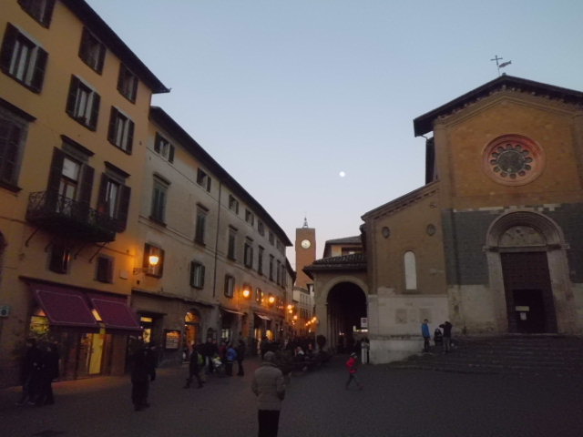 이탈리아 오르비에토 토레 델 모로가 보이는 광장