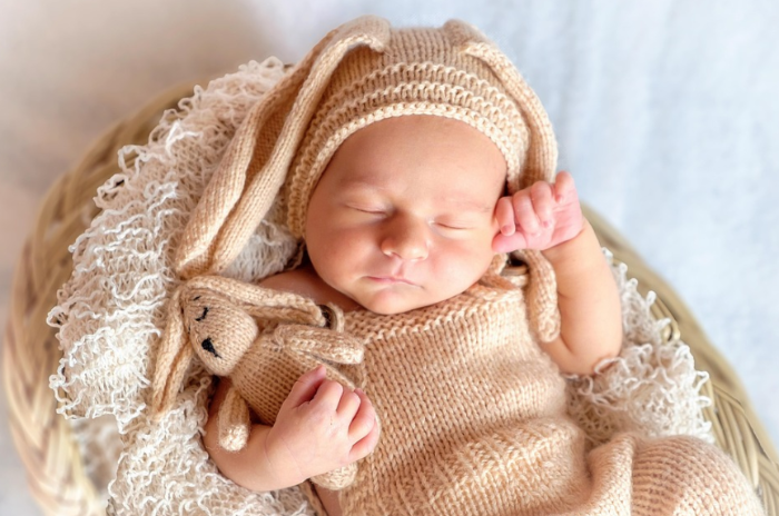 임신 중 식습관과 아기 아토피 예방의 관계를 설명하는 블로그 포스트에 사용된 귀여운 아기 사진