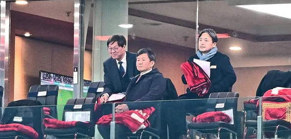 태국전 관람하고 있는 정몽규 축구회장