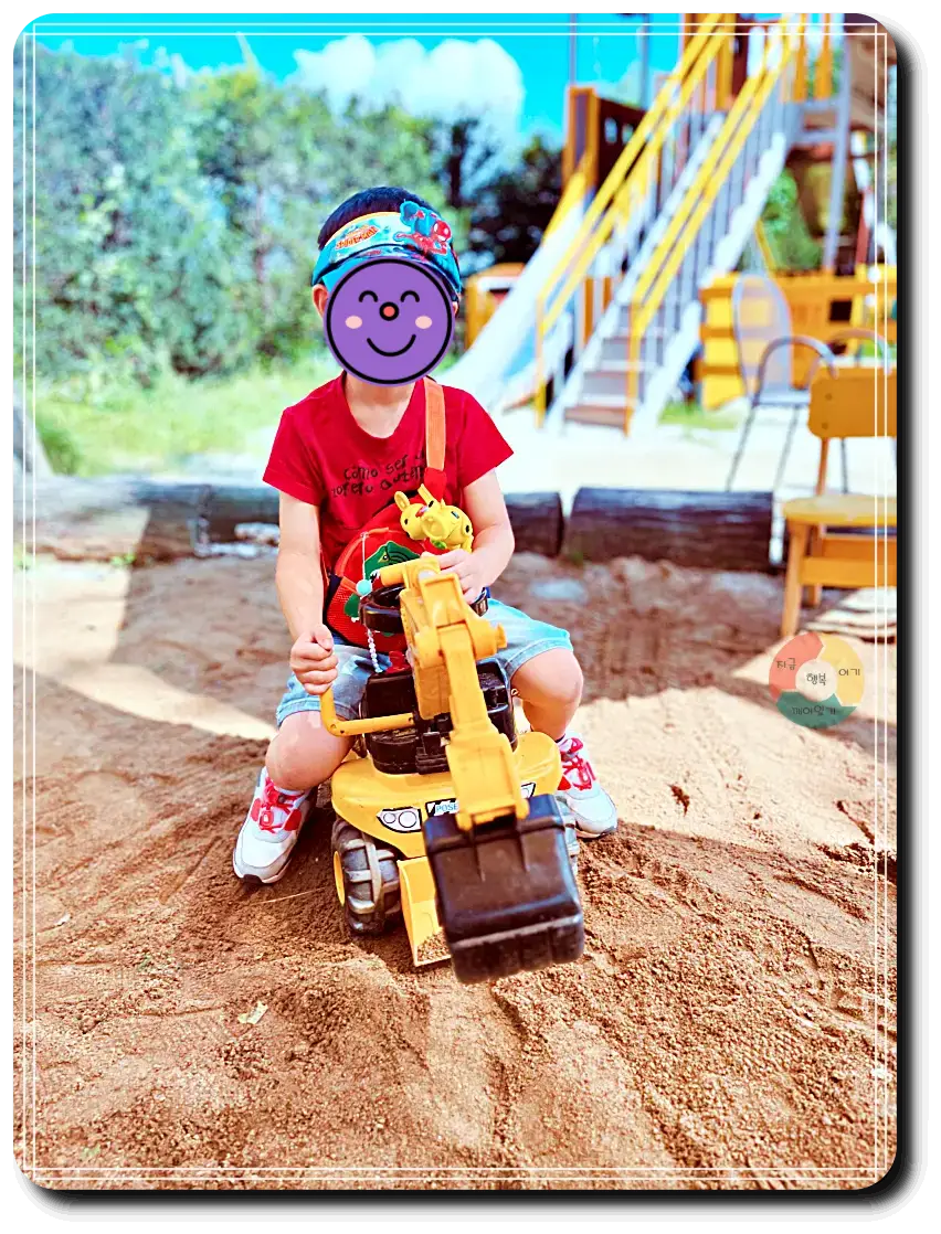 맘맘스_놀이터-모래-포클레인자동차-미끄럼틀
