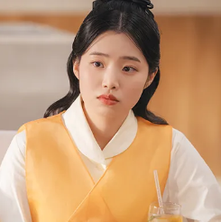 21세기 대군부인 권력과 사랑: 차가운 왕좌 위에서 피어난 뜨거운 구원의 서사