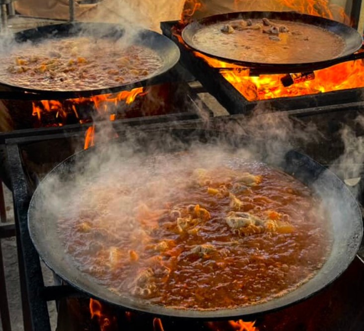 오늘N 참나무솥뚜껑닭볶음탕 펄펄 끓고 있는 모습