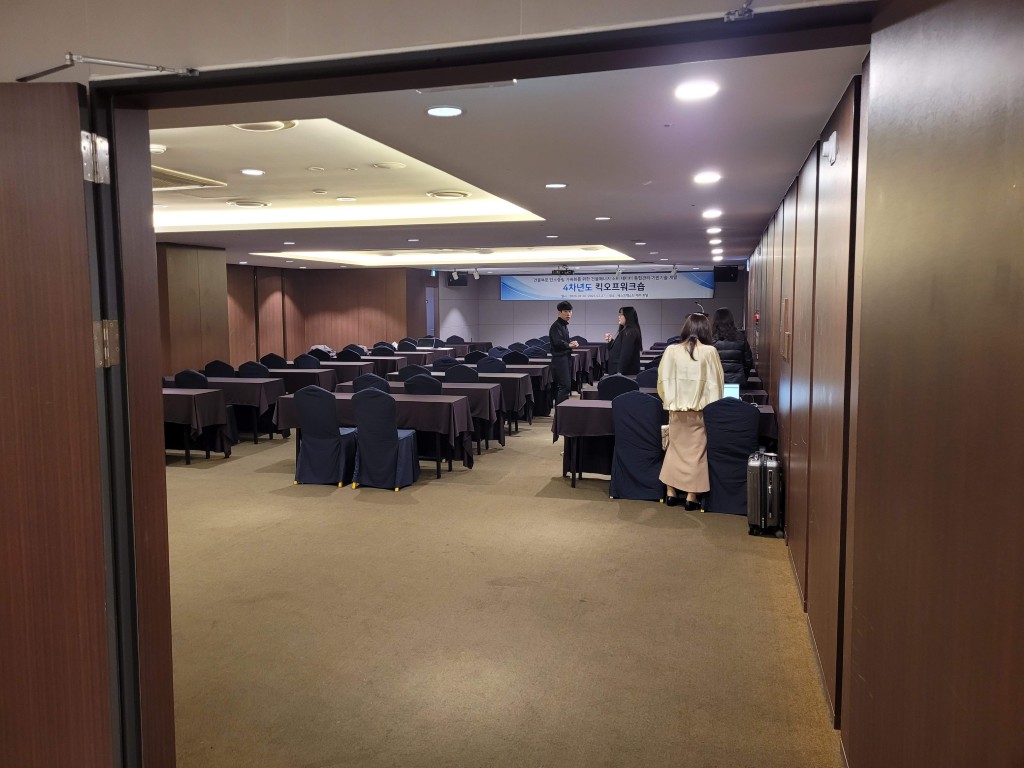 베스트웨스틴 제주 호텔 워크숍 홀 내부 약 100명 규모