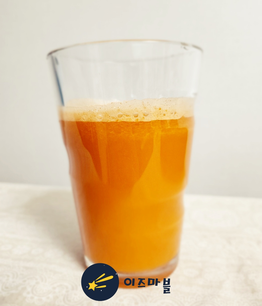 생강을 추가한 사과 당근 주스 : 가을 주스