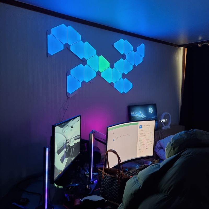 나노리프-조명-컴퓨터방-설치한-사진