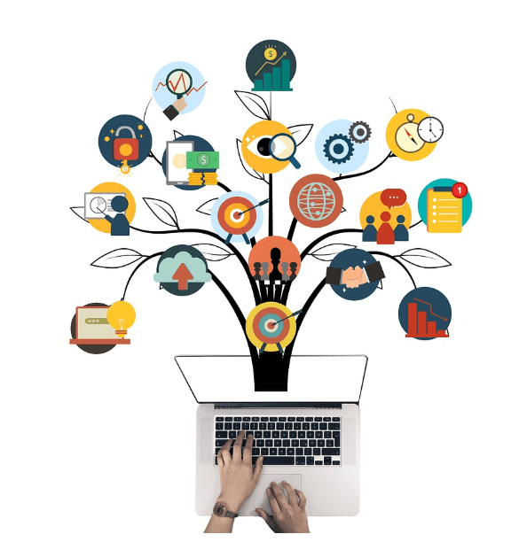 노트북으로 작업하고 있는 사람