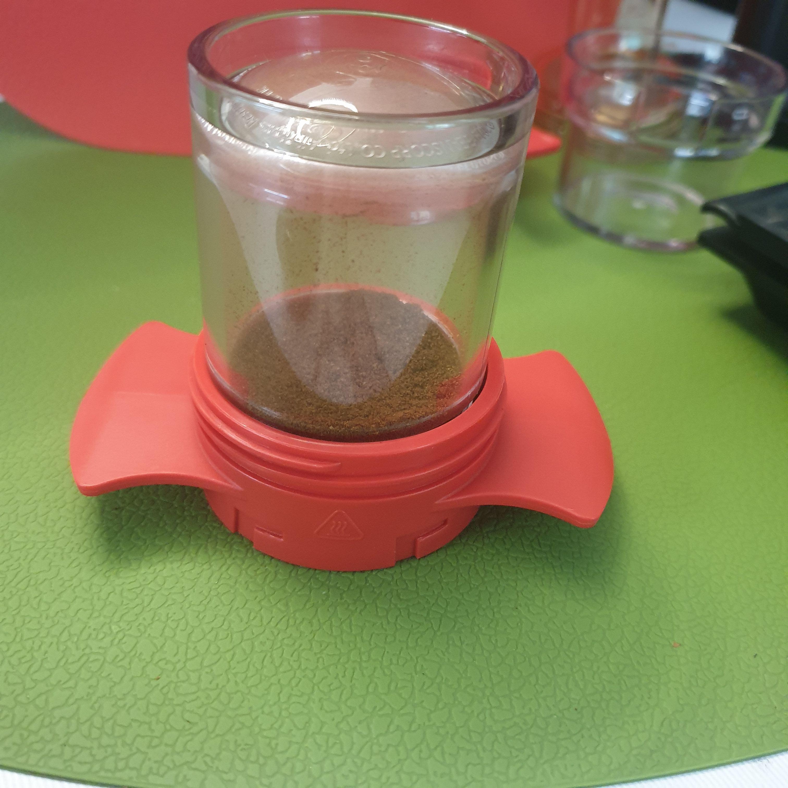 컴프레소로 아이스 아메리카노 만들기_원두 담기_필터바스켓에 담기