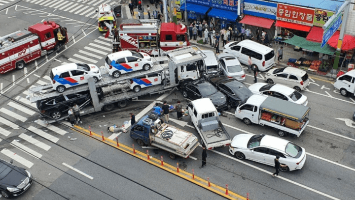 여수-서교동사거리-탁송차량사고현장-구급차-구조대원