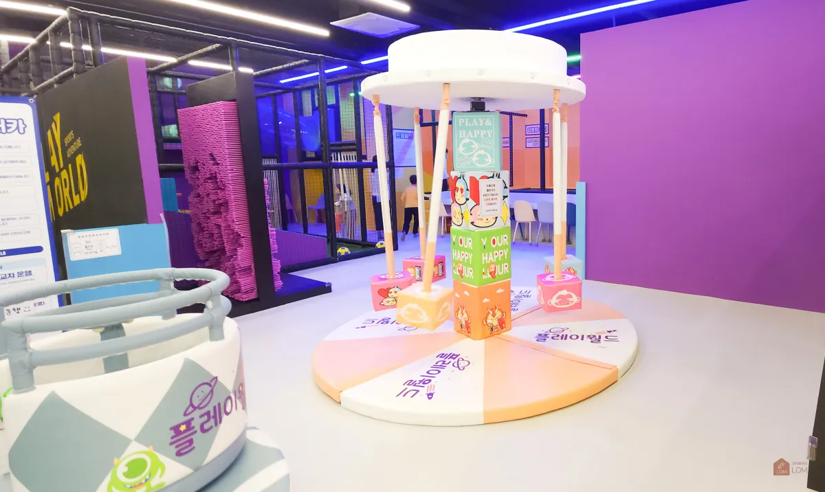 플레이월드다산점에서-놀이기구타는-아이들02