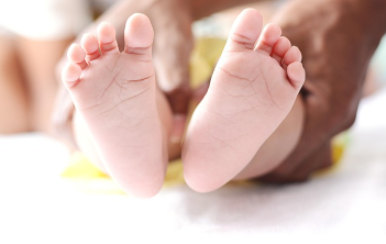 발톱이 검게 변하는 이유 7가지와 해결 방법 10