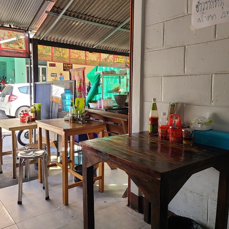 치앙마이-국수랑-덮밥-내부